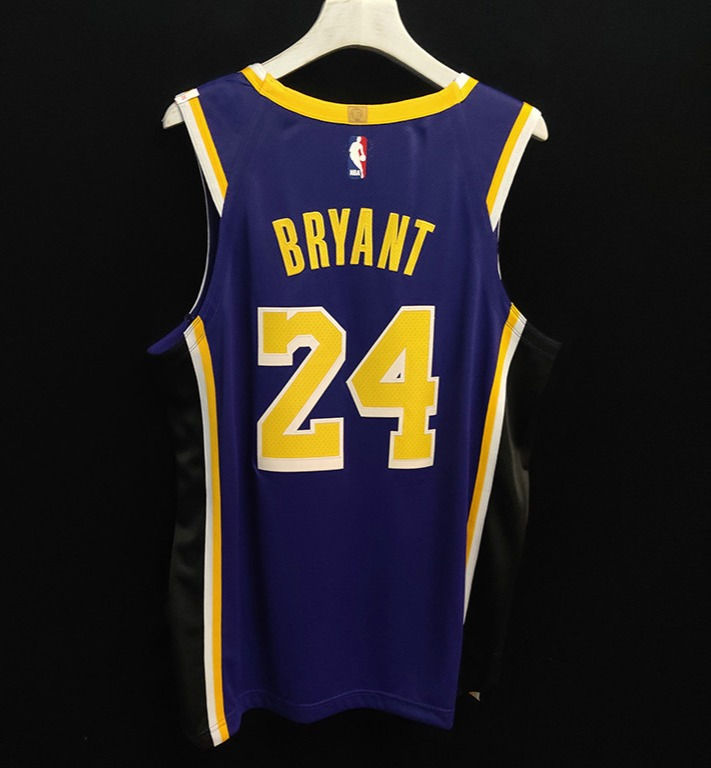 Küçük resim: Los Angeles Lakers Statement Edition Forması