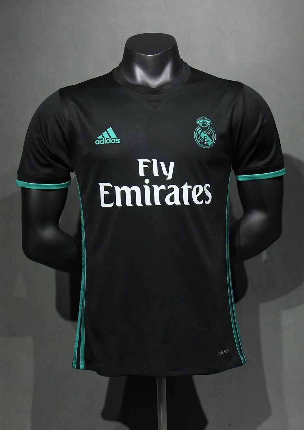 Küçük resim: Real Madrid 17/18 Deplasman Forması