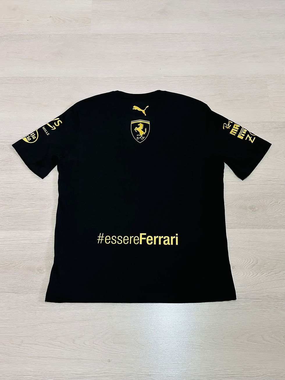 Küçük resim: Scuderia Ferrari F1 Team Gold Platinum Edition Tshirt - HEMEN KARGO