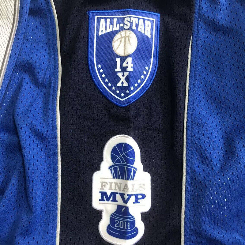 Küçük resim: Dallas Mavericks Dirk Nowitzki Hall of Fame Forması