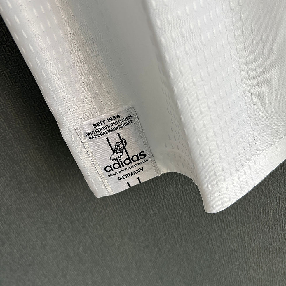 Küçük resim: Almanya 26/27 İç Saha Forması