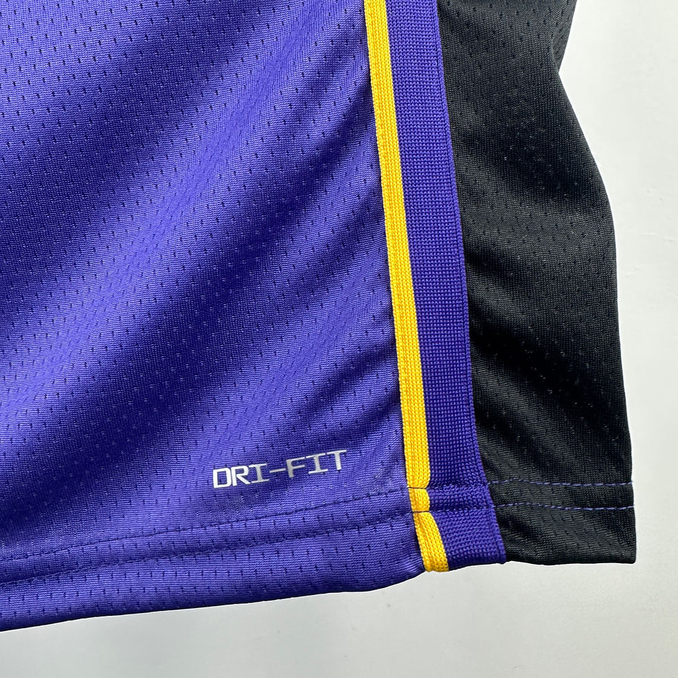 Küçük resim: Los Angeles Lakers Luka Doncic Statement Edition Forması - Hemen Kargo