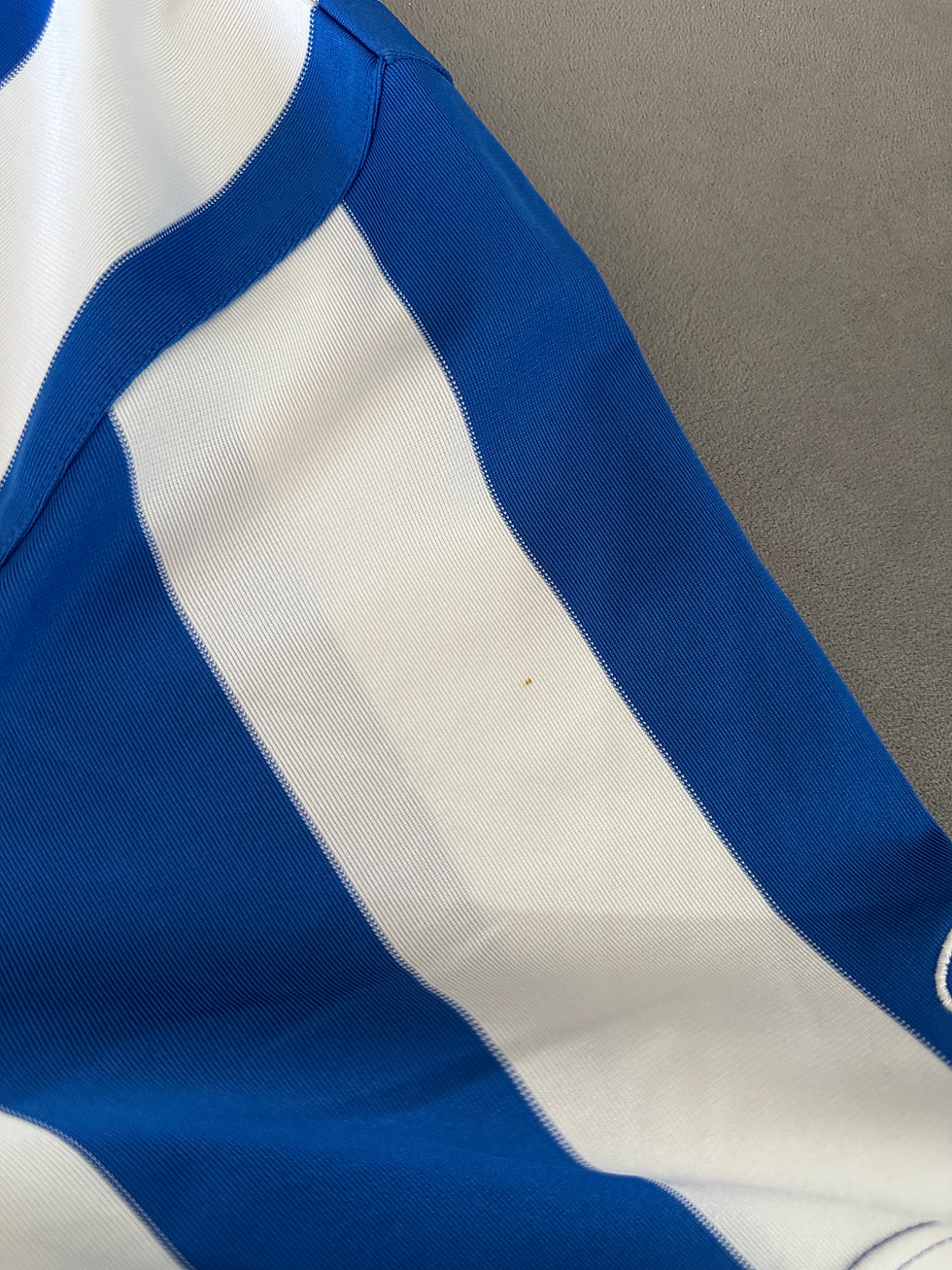 Küçük resim: Odense 04/05 İç Saha Forması - Hemen Kargo Player Version