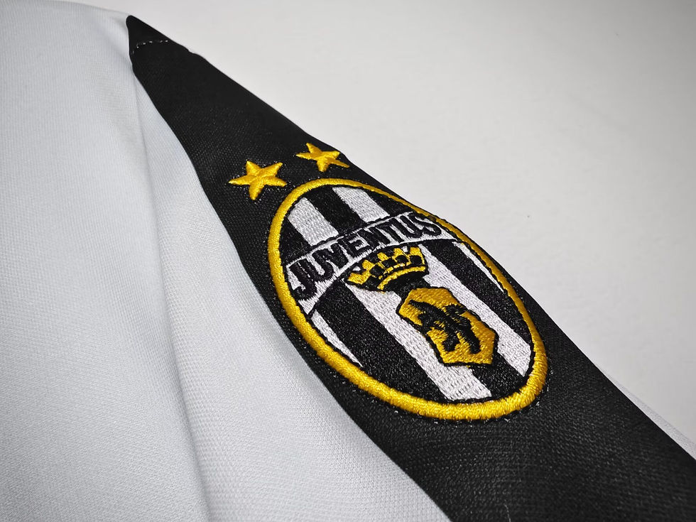 Küçük resim: Juventus 98/99 İç Saha Forması