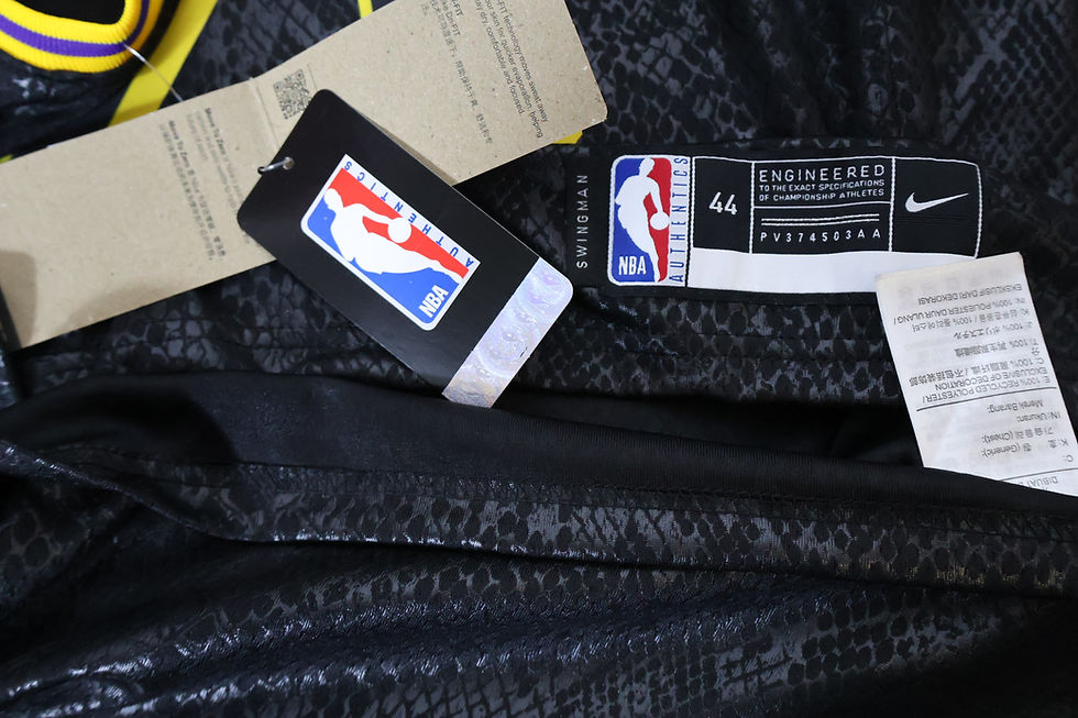 Küçük resim: Los Angeles Lakers 8/24 Kobe Bryant Black Mamba City Edition Forması