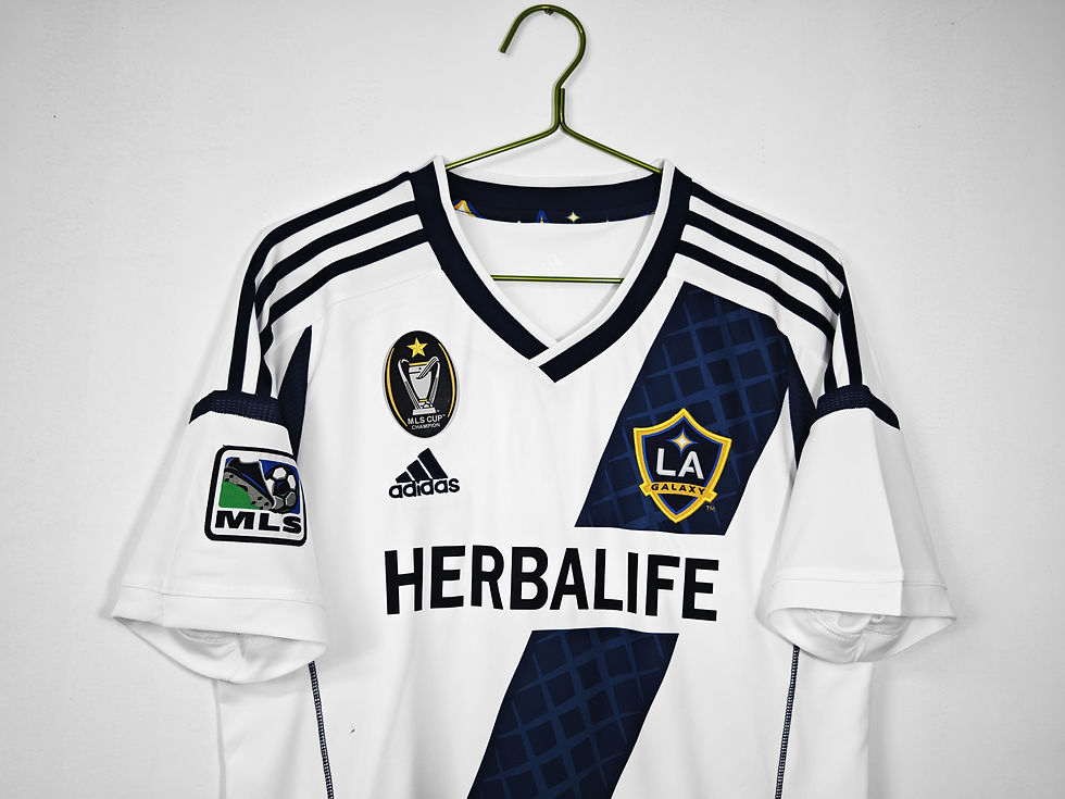 Küçük resim: Los Angeles Galaxy 2012 İç Saha Forması