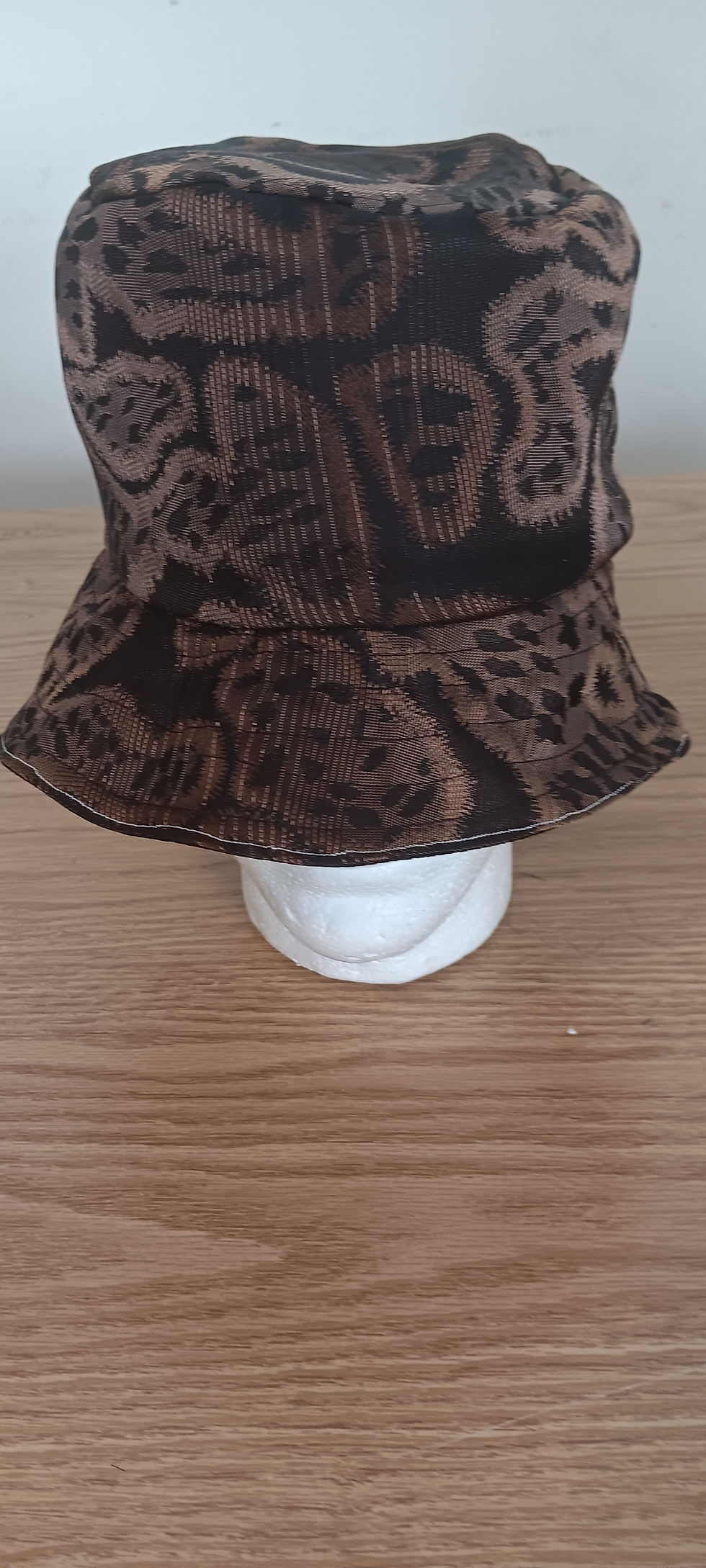 Thumbnail: gold and black hat
