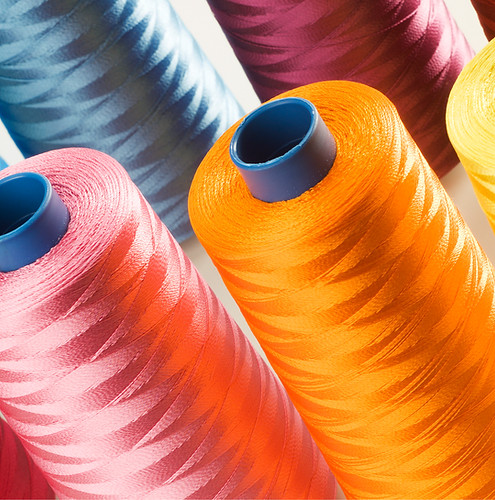 Fil à coudre coloré