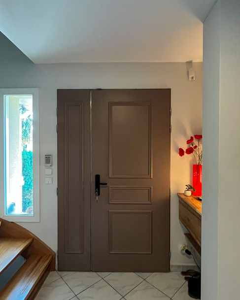Nouvelle porte d'entrée redécorée