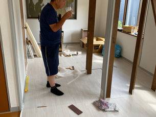 ニトリ貼ってはがせるフロアシート!の巻