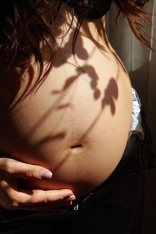 free-photo-of-artistic-shadow-on-pregnant-belly.jpeg
