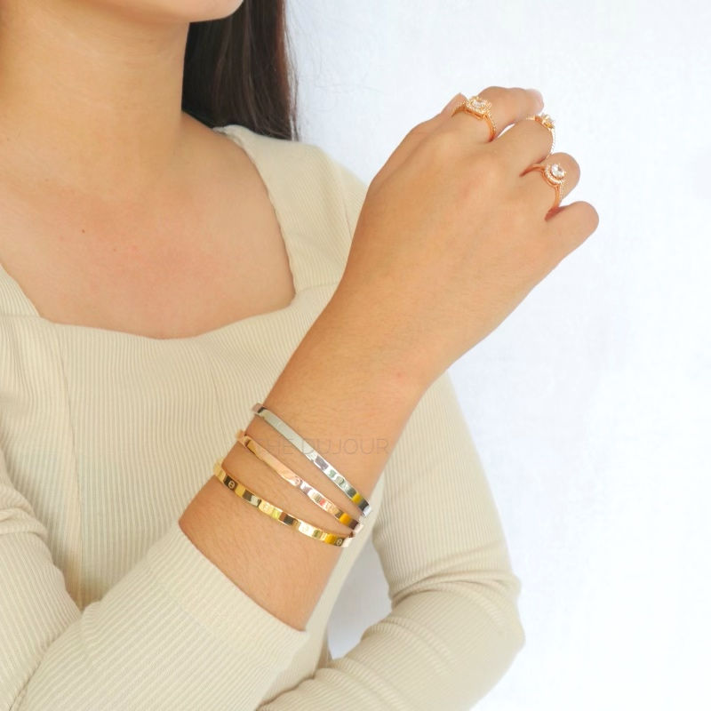 Thumbnail: Love Bangle