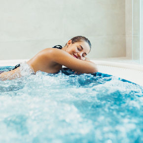 À quelle fréquence doit-on vider l'eau d'un spa par an ?