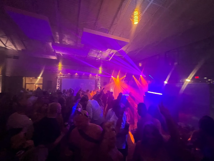 Lifeintyle party crowd