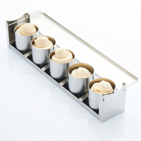 Cylinder-shaped stainless steel bar mold with leavening dough