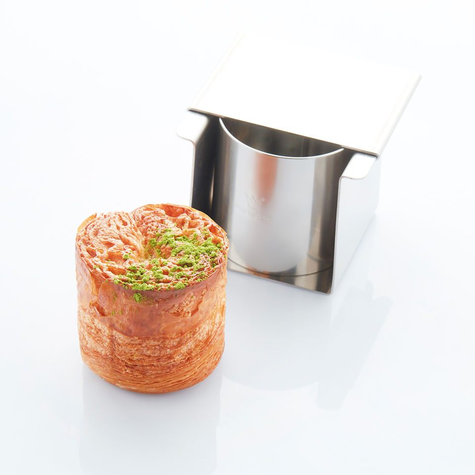 Croissant Cilindro vicino a stampo