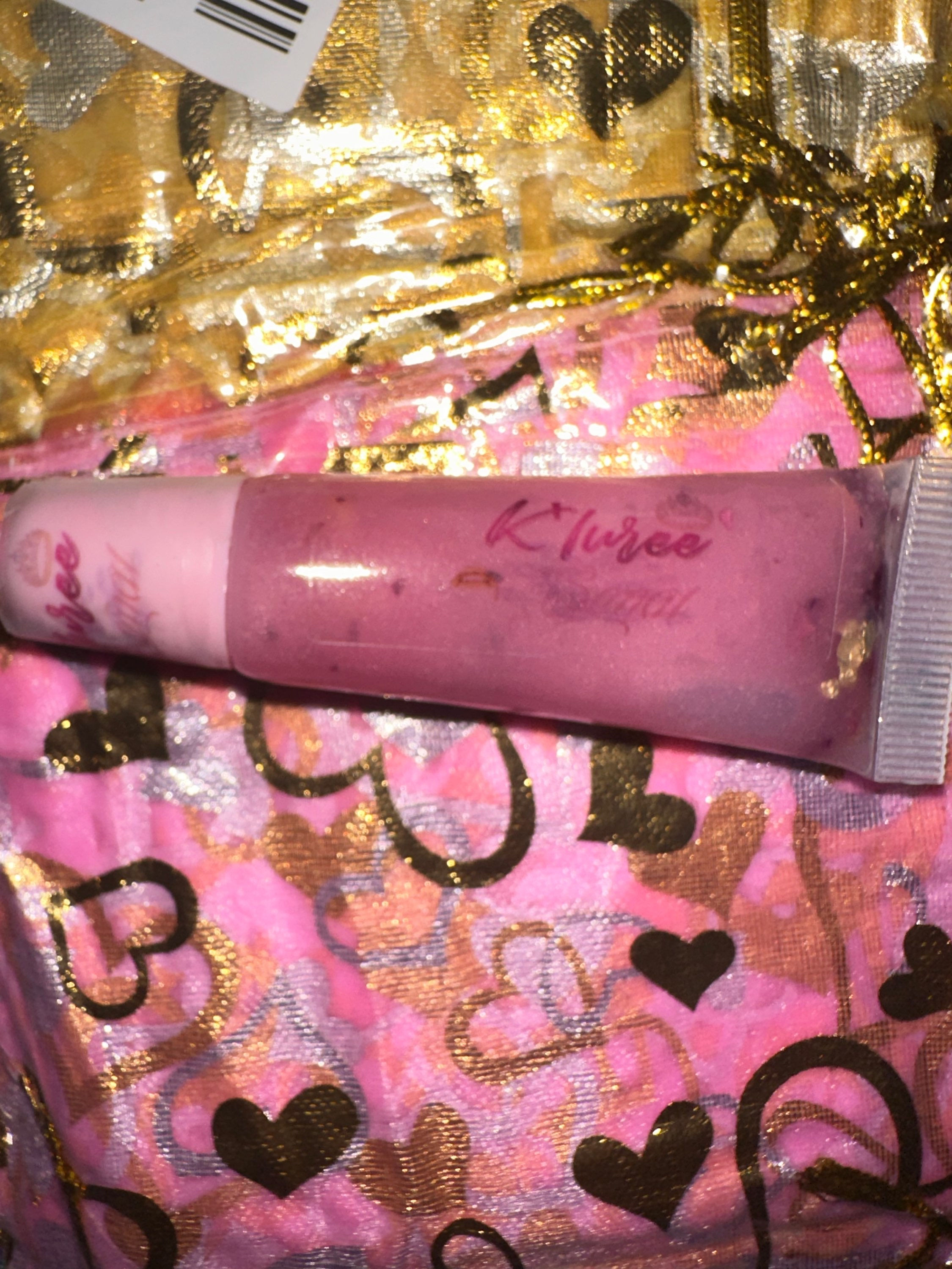 Rose gold K’Luree lomg lasting gloss 🫦🔥