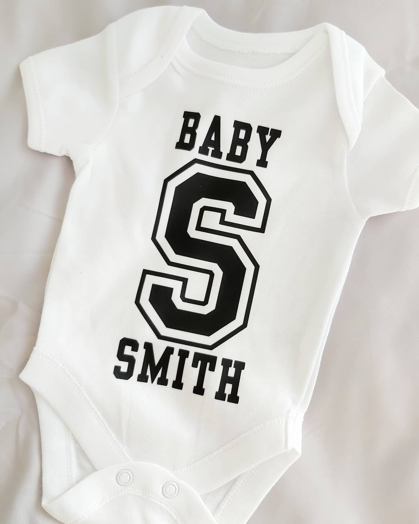 PREGNANCY/BIRTH ANNOUNCEMENT VEST/SLEEPSUIT COLLEGE FONT