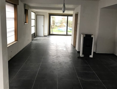 Afgewerkte tegelvloer