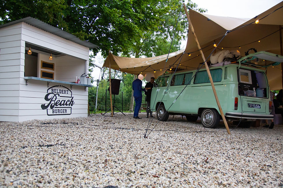 Wouter & Elke - Trouwen bij beldert Beach - bruiloft - KL!K - trouwauto