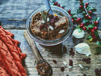 Berberitzen - Rosmarin Pesto mit Linsen und Haselnüssen