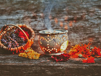 Räuchern im Jahreskreis und das kreieren eigener Räuchermischungen