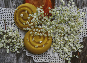 Feste Handcreme oder Body Melts mit Holunderblüten