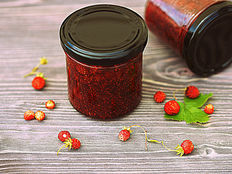 Die köstlichste Marmelade aus Walderdbeeren