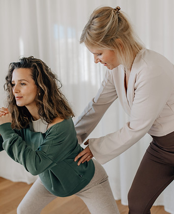 Kurse für Prä- & Postnatal-Pilates - Frau & Trainerin | Woman in Motion