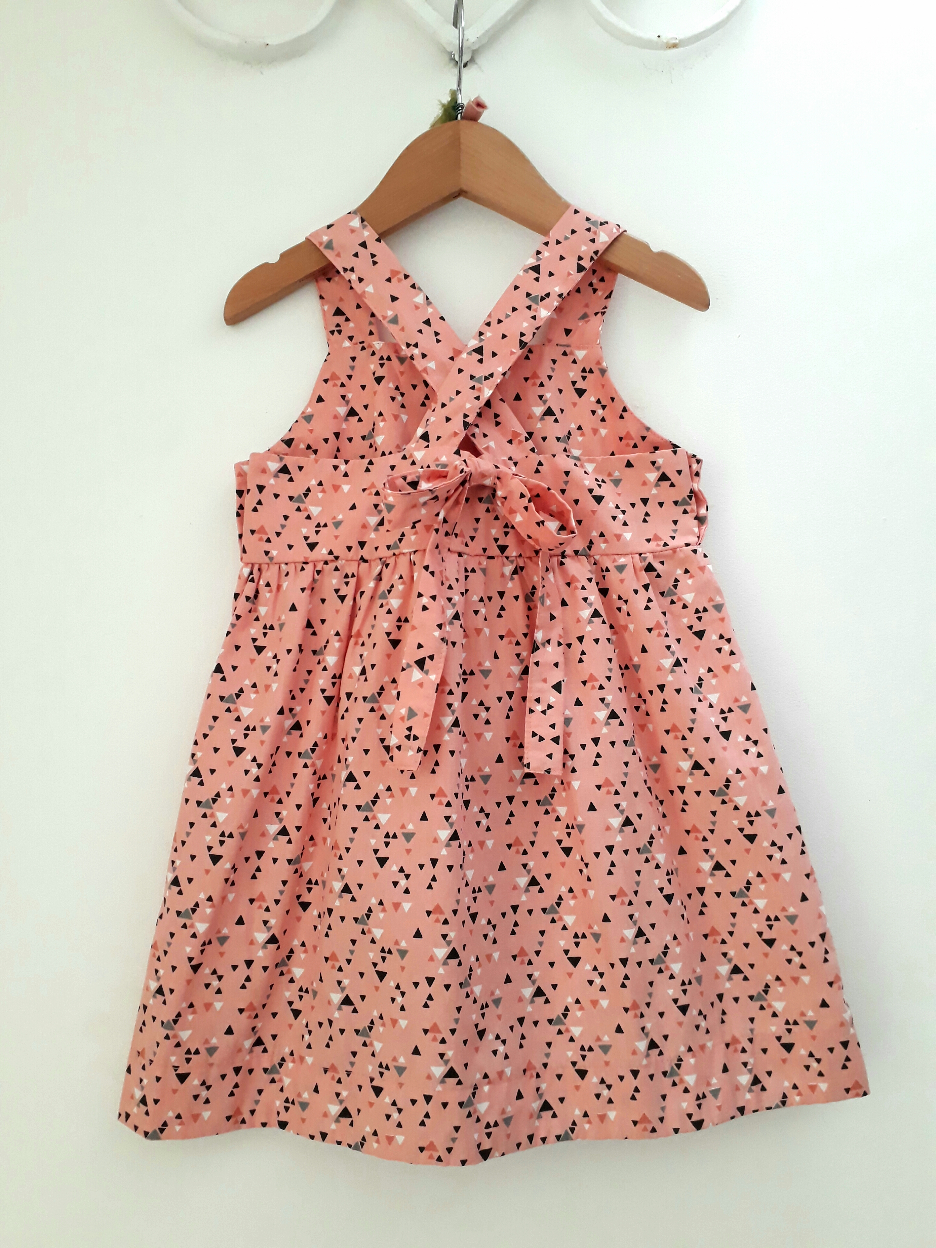 Detalhe costas Vestido triângulos
