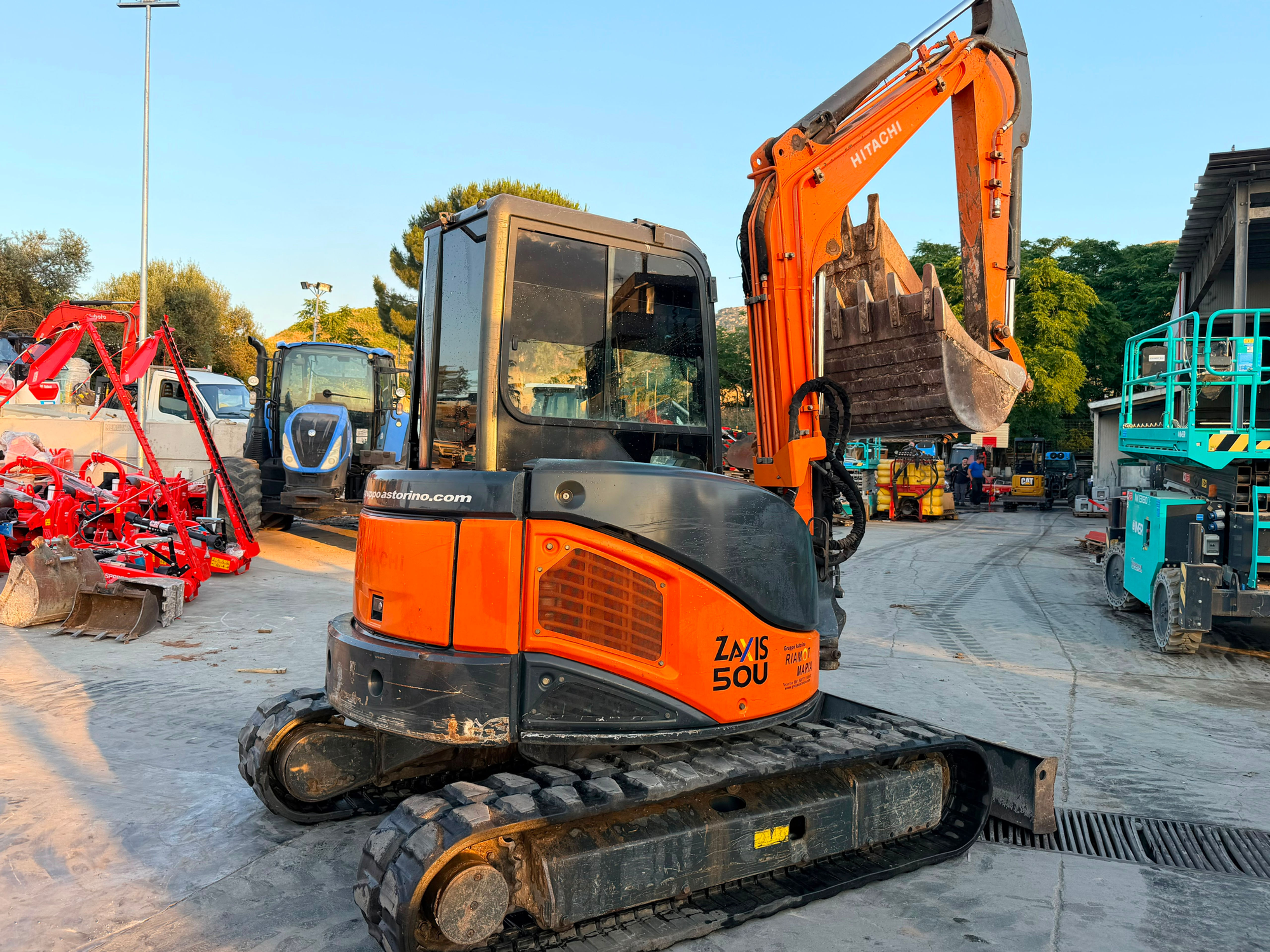 MINIESCAVATORE HITACHI ZAXIS 50U-2 USATO IN VENDITA