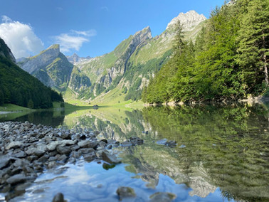 seealpsee-lake-appenzell-switzerland