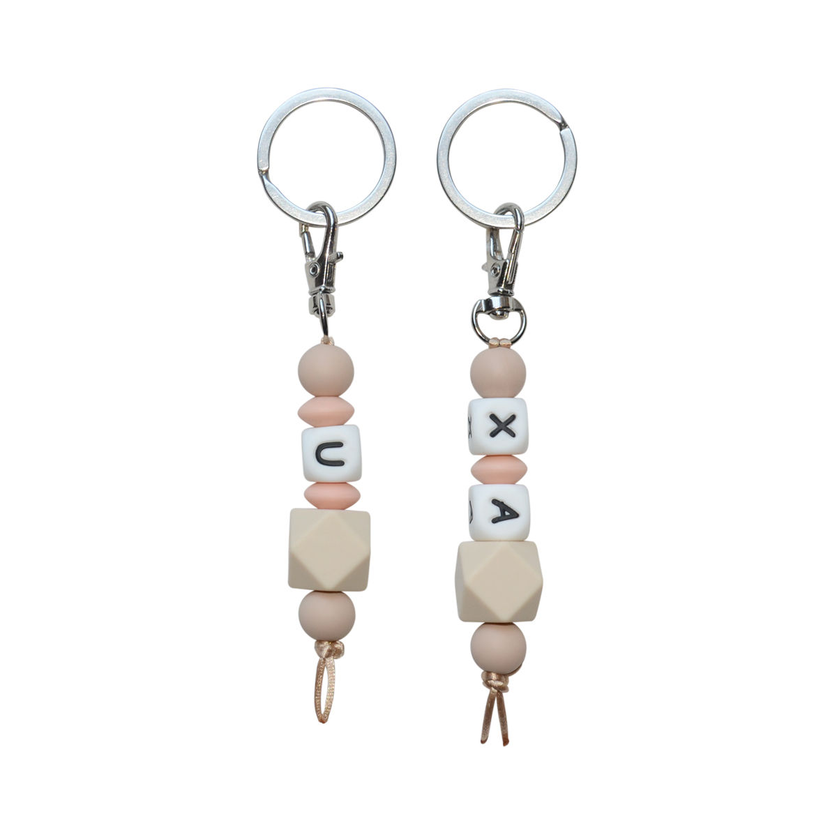 Llavero Hexagon personalizado con inicial en color melocotón - Accesorios para bebé