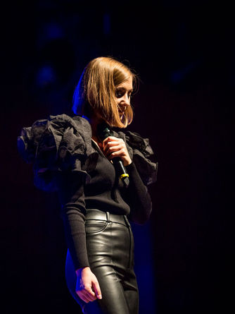 Patrycja Parjaszewska ukończyła wokalistykę estradową na Akademii Muzycznej im. G. i K. Bacewiczów w Łodzi.