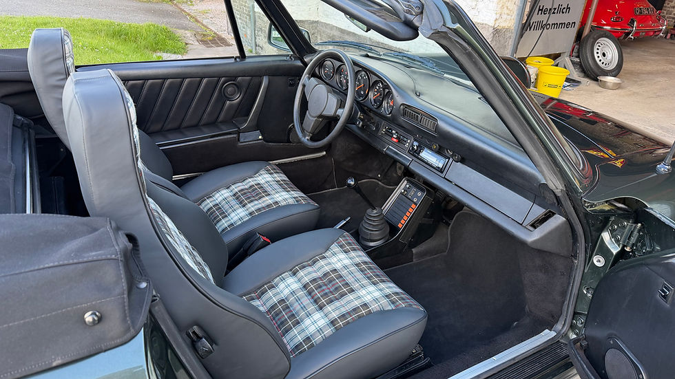 Miniature : Porsche 911 Carrera 3.2 Cabriolet 1984