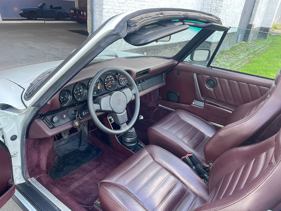 Miniature : Porsche 911 Carrera 3.2 Cabriolet 1984