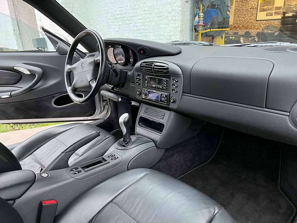 Miniature : Porsche 911 type 996 Carrera 2