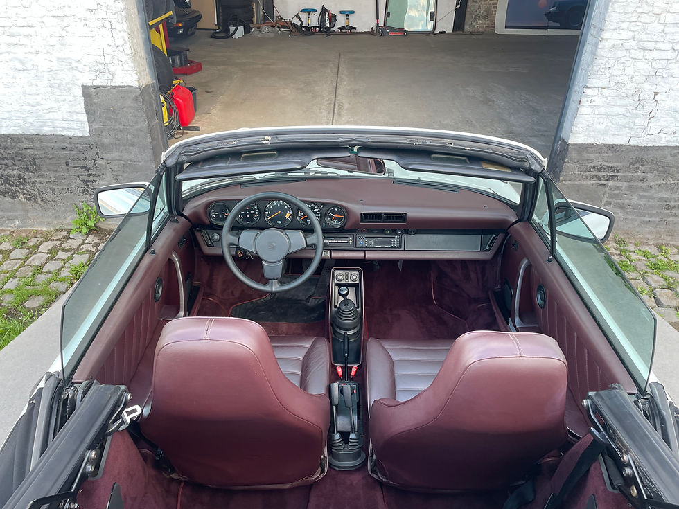 Miniature : Porsche 911 Carrera 3.2 Cabriolet 1984