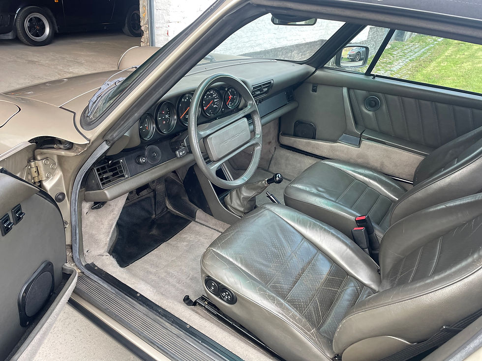 Miniature : Porsche 911 Carrera 3.2 Cabriolet 1986
