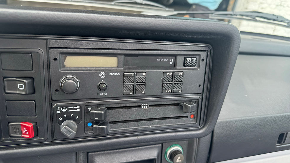 Miniature : VW Golf 1 Cabriolet 1990 1.8 l 98 cv