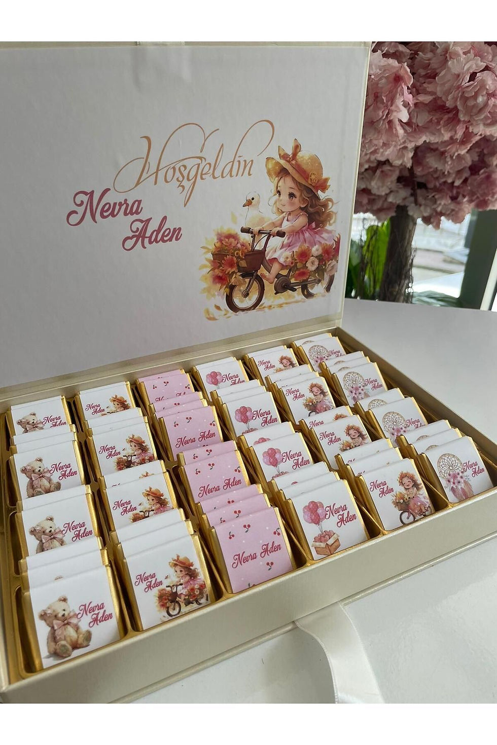 Lüks Kutulu İsme Özel Tasarımlı Kız-Erkek Bebek Çikolatası 60 Adet Dogum-Yaş Gün