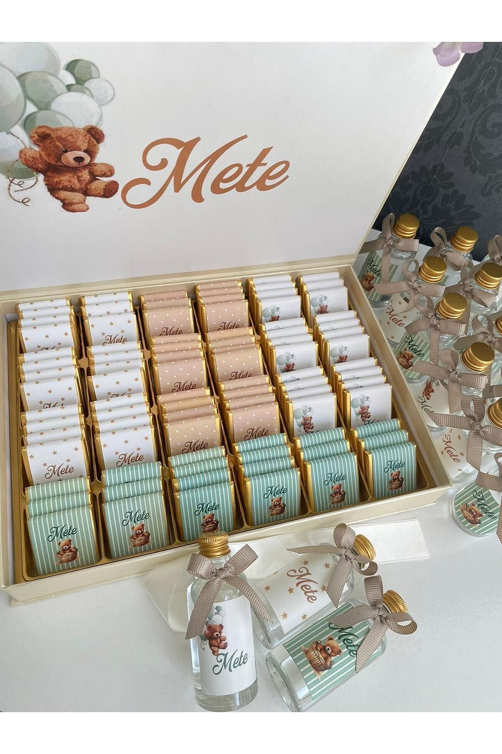 Kutulu Isme Özel Tasarımlı Kız-erkek Bebek 60 Adet Çikolatası Ve 25 Adet Kolonya