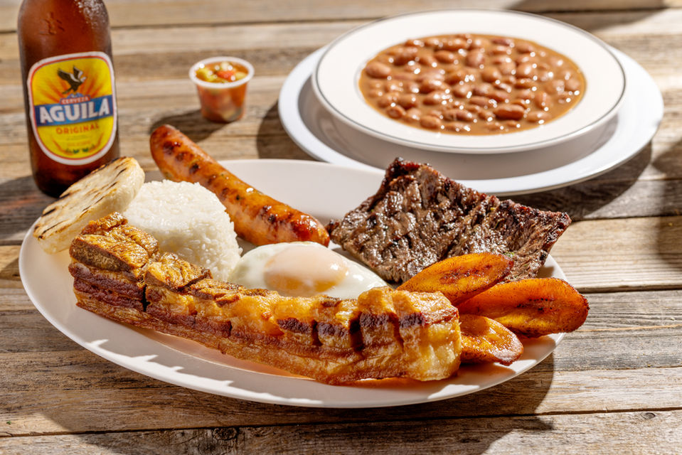 29 bandeja con adional de chorizo.jpg