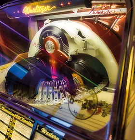 Eine freisch renovierte Wurlitzer-Juke-Box
