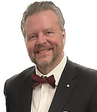headshot 2022.jpg
