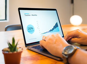 person%20using%20macbook%20pro%20on%20br
