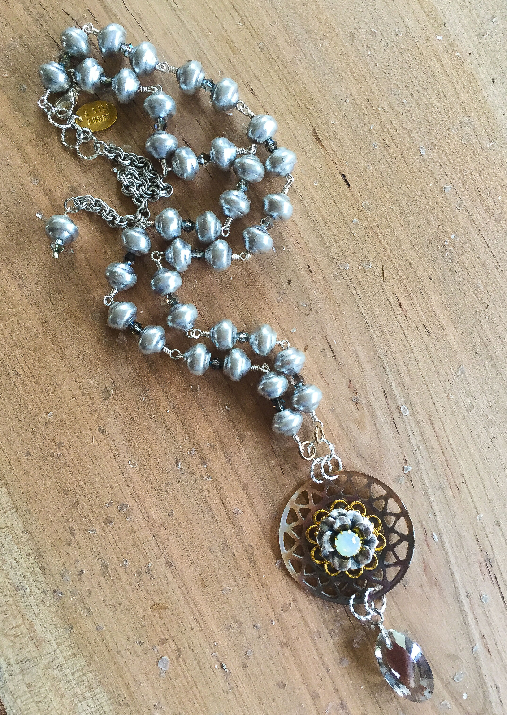 Mandala_Mother-of-Pearl-Shell_Glass-Pearls_Vintage_Swarovski_Grey_Black_Rainbow