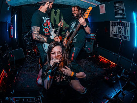 Inraza segue divulgação do single Crowning em shows por São Paulo