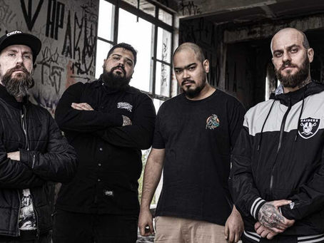 Escombro transforma casa de show em igreja para clipe de Amém