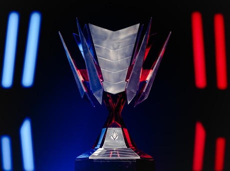 CBLOL apresenta novo troféu do campeonato